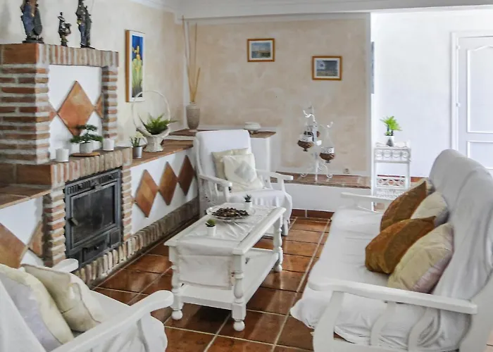 4 Bedroom Gorgeous In Frigiliana Vakantiehuis *