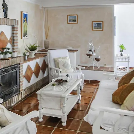 4 Bedroom Gorgeous In Frigiliana Ferienhaus *